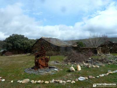 Cascadas Aljibe-Arquitectura Negra; rutas manzanares el real viaje agosto fiesta almudena